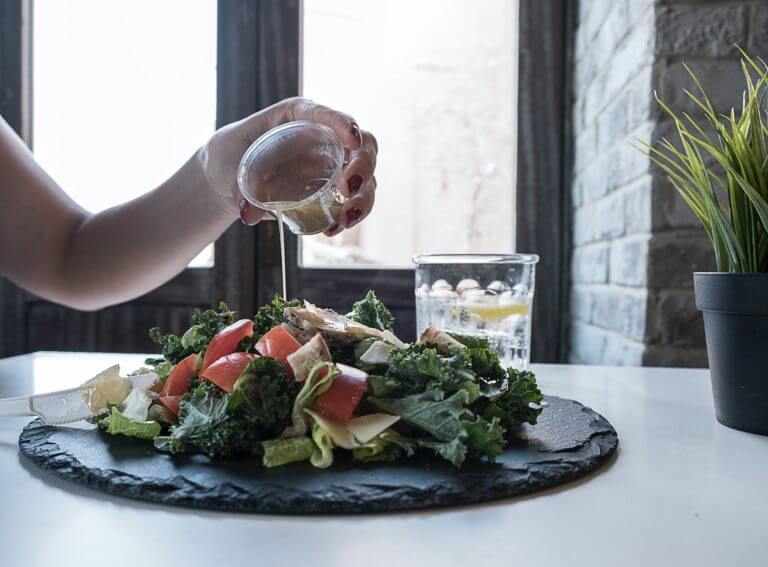vinaigrette huile de cbd salade
