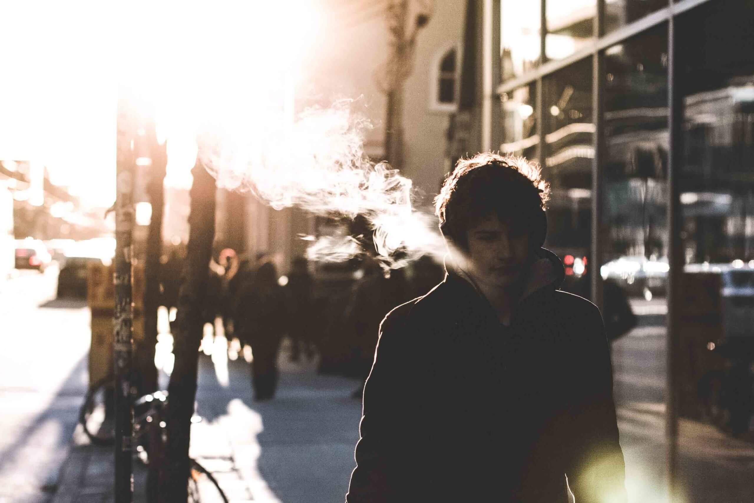 You are currently viewing Est-il possible de fumer du CBD dans les lieux publics ?