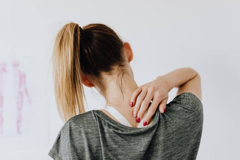 femme mal de dos cbd