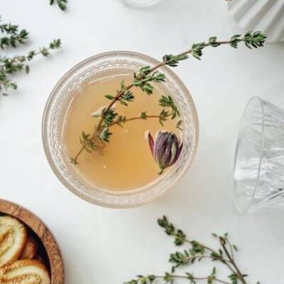 Ballonnements : Pourquoi vous en souffrez et les 5 plantes qui soulagent rapidement — DOUCYA