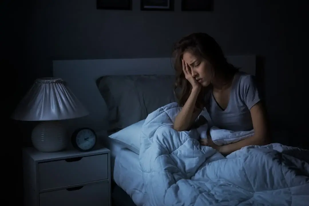 You are currently viewing Réveils nocturnes : comprendre pourquoi vous vous réveillez la nuit